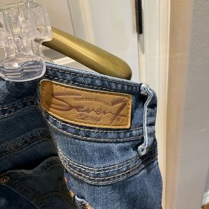 Seven designer jeans, destessed no holes
